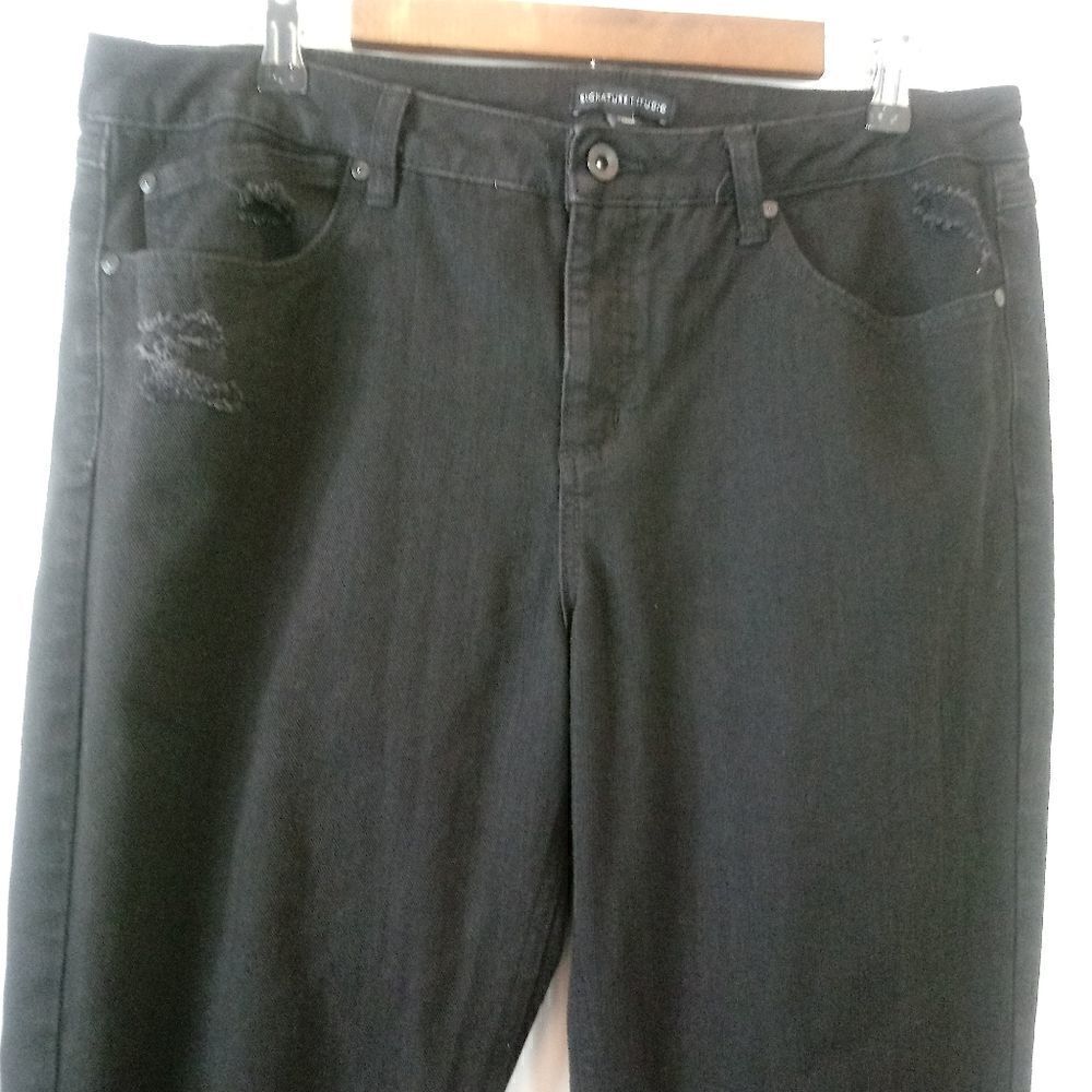 Signature Studio black distressed Jeans with cuffs